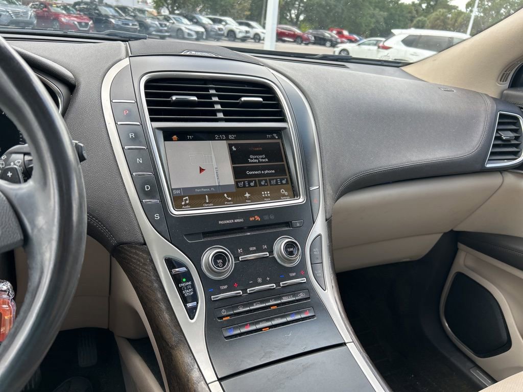 Used 2017 Lincoln MKX Reserve image 11