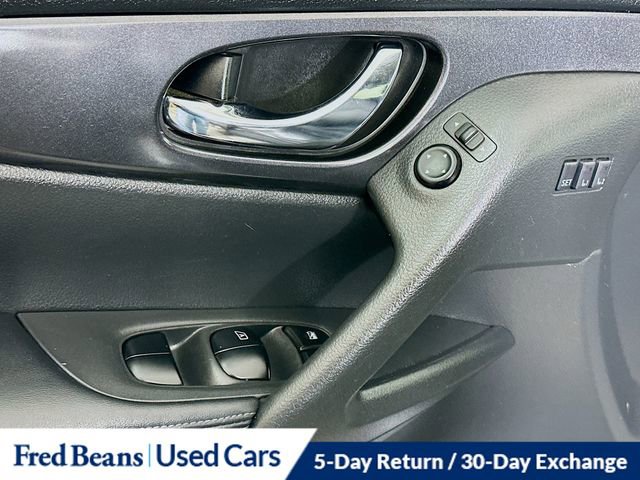 Used 2018 Nissan Rogue SV w/ Premium Package image 20