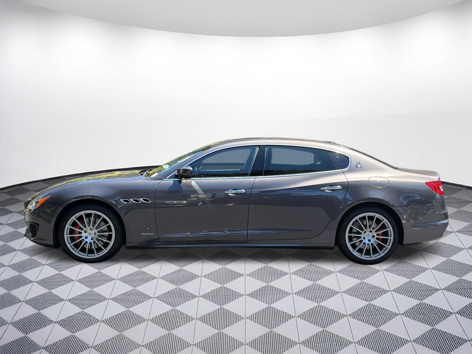 Used 2018 Maserati Quattroporte S GranSport Q4 AWD/4WD image 2
