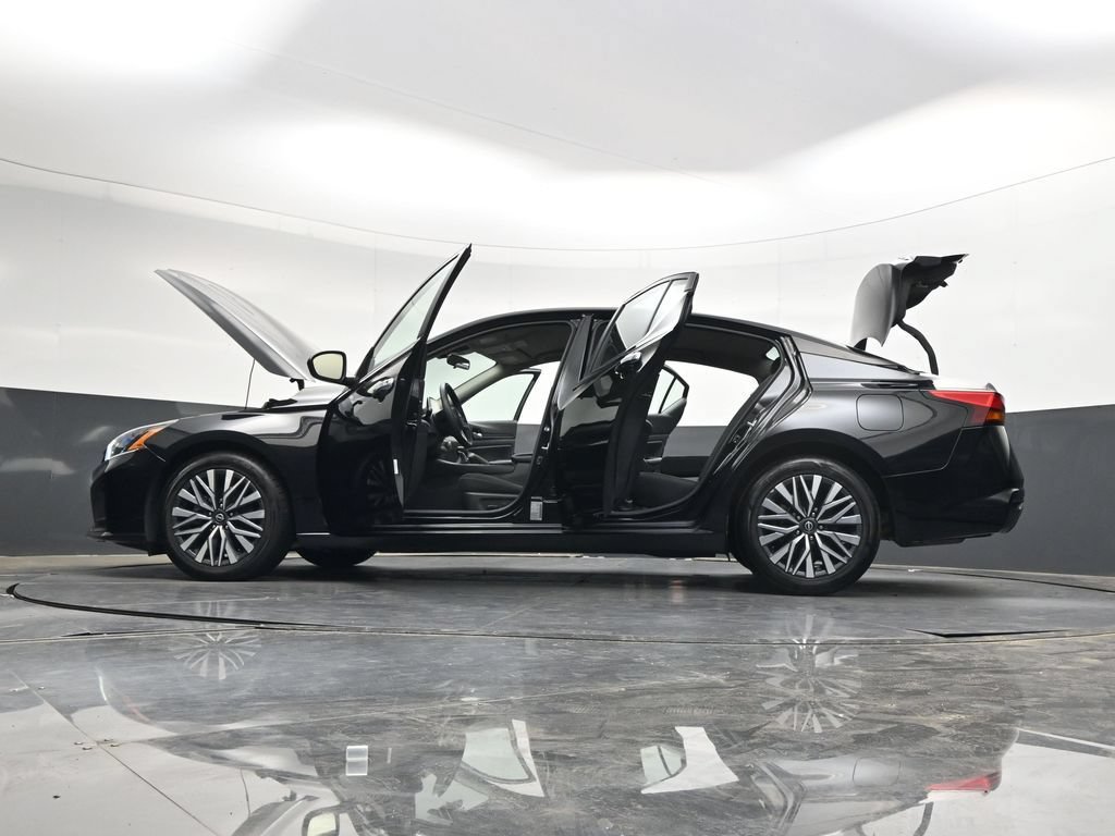 Used 2024 Nissan Altima 2.5 SV FWD image 44