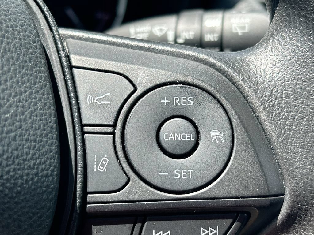 Used 2025 Toyota RAV4 XLE FWD image 18