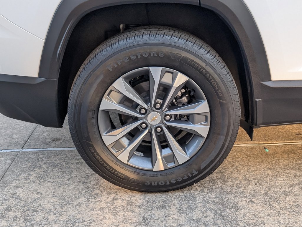 New 2027 Chevrolet Equinox LT w/ Convenience Package II FWD image 3