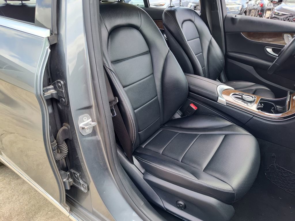 Used 2017 Mercedes-Benz C 300 Sedan image 26