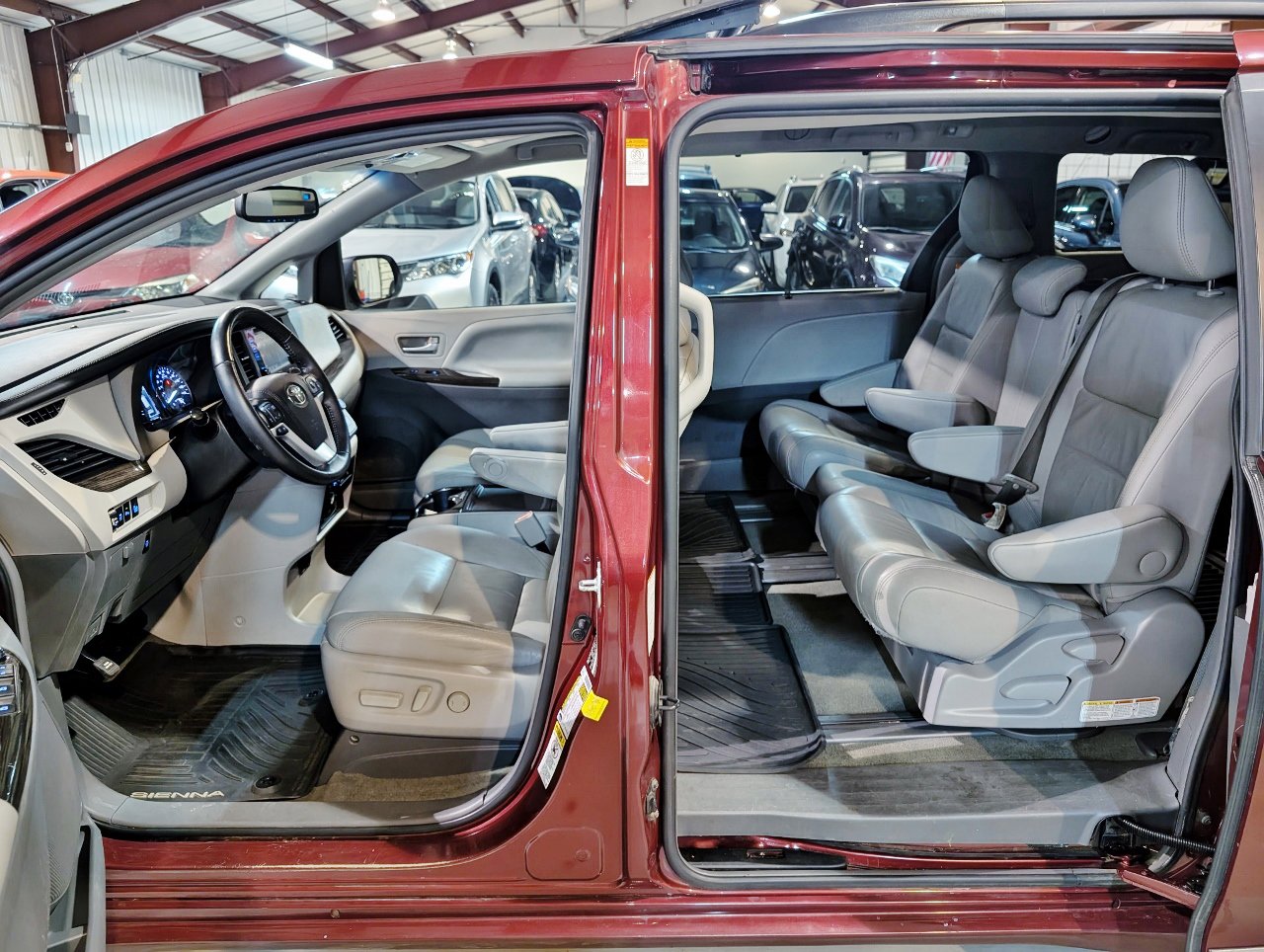 Used 2017 Toyota Sienna XLE Premium image 21