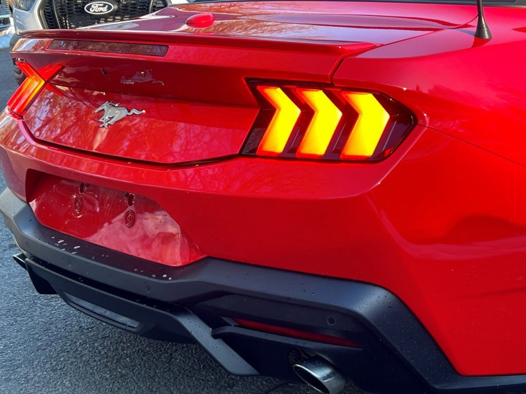 Used 2024 Ford Mustang Premium image 6