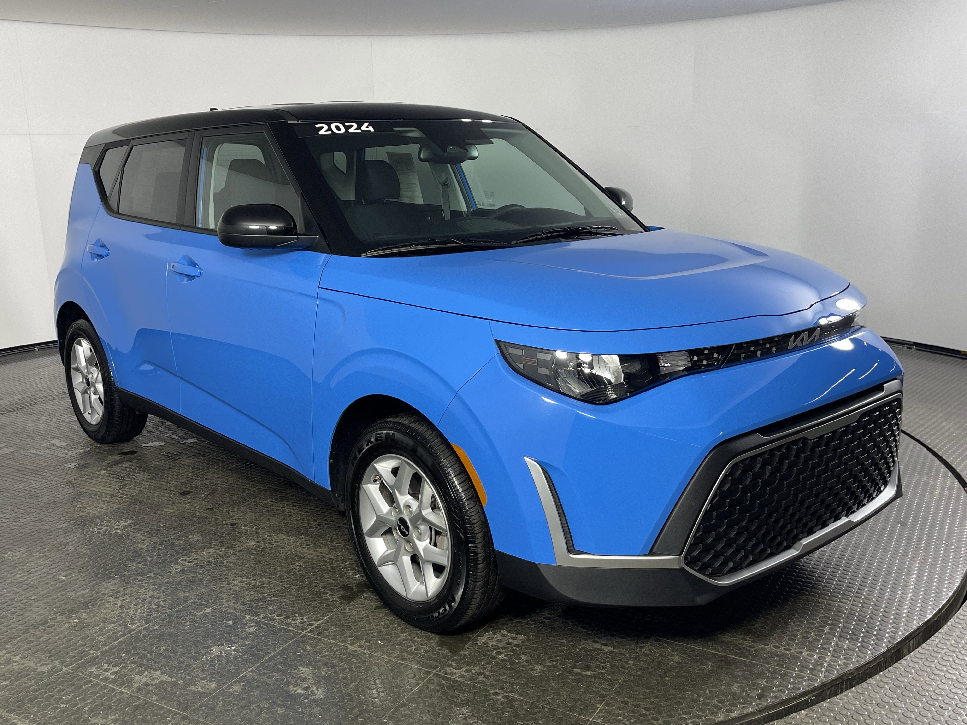 Used 2024 Kia Soul S image 3