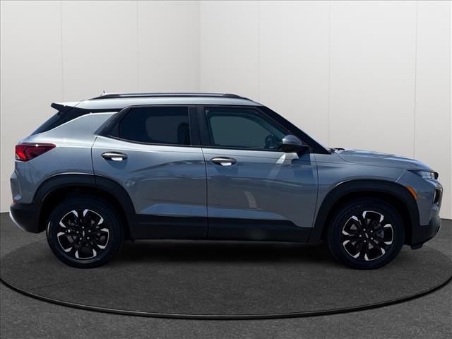 Used 2022 Chevrolet TrailBlazer LT w/ LPO, Blackout Package FWD image 4