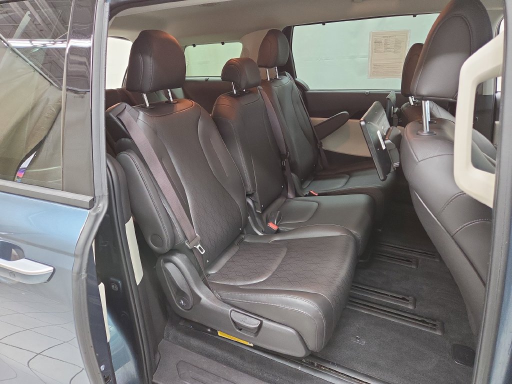 Used 2022 Kia Carnival SX FWD image 11