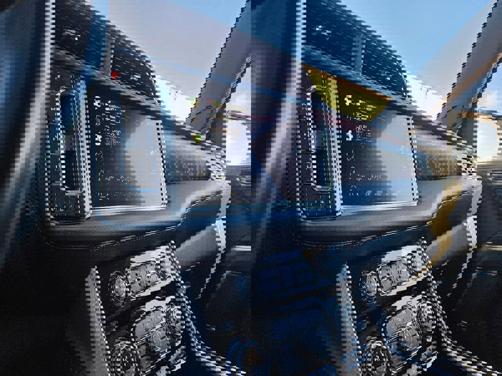 Used 2022 GMC Yukon XL Denali image 50