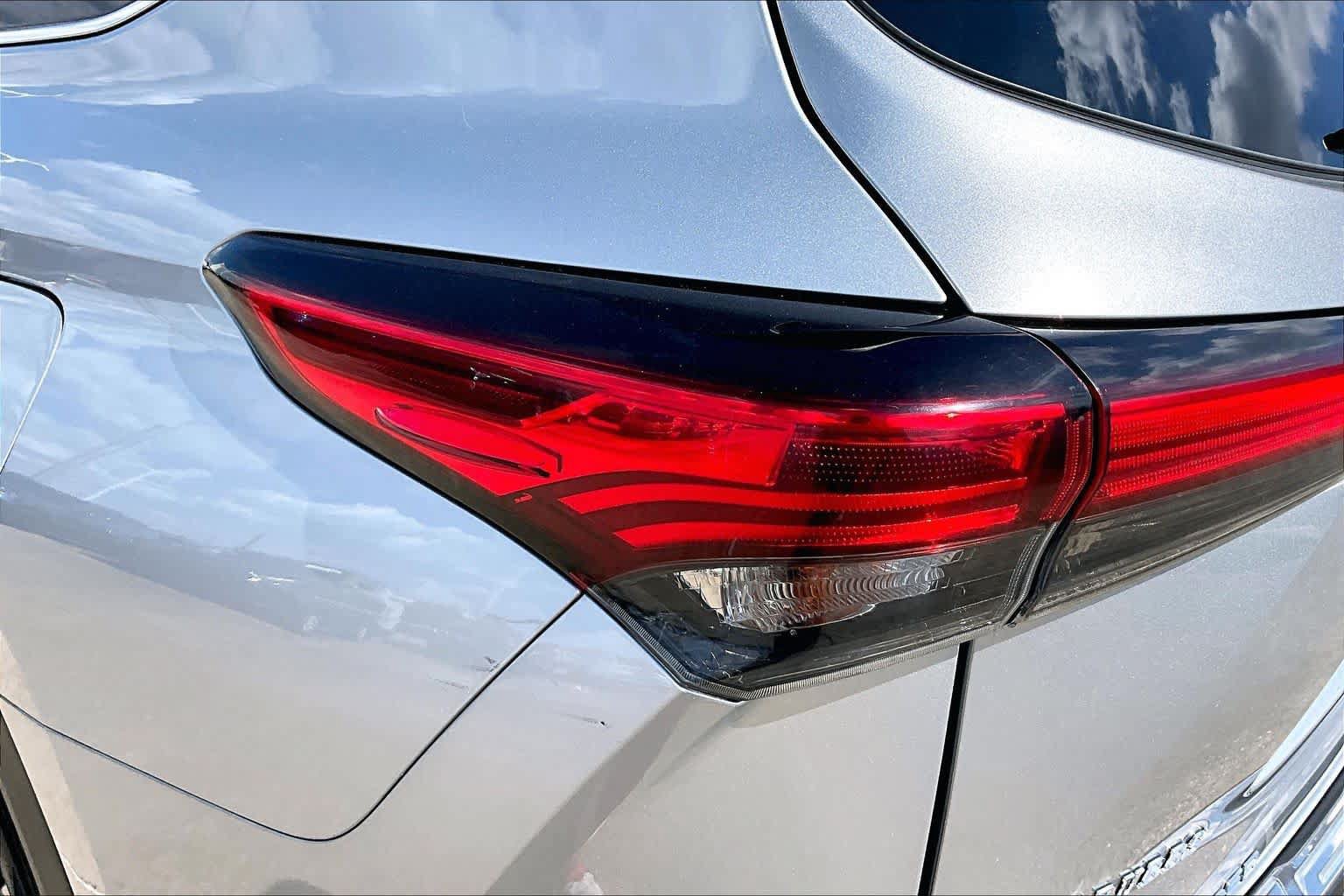 Used 2021 Toyota Highlander Limited AWD/4WD image 29