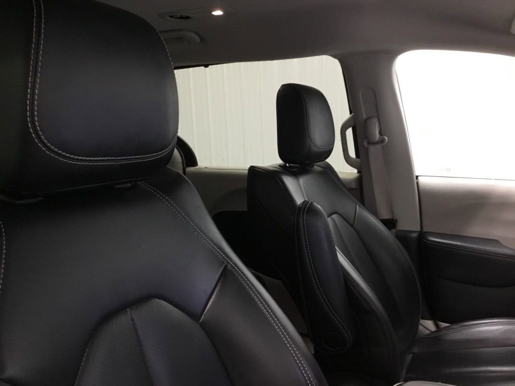 Used 2023 Chrysler Pacifica Touring-L image 22