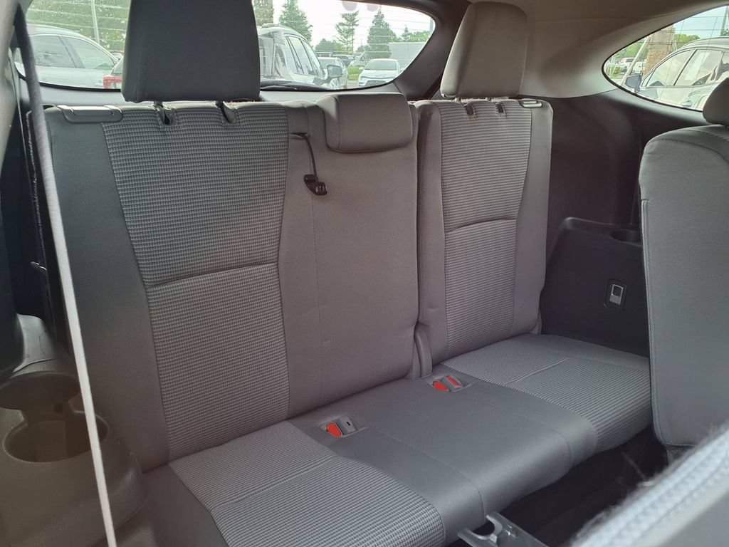 Used 2023 Toyota Highlander LE FWD image 17