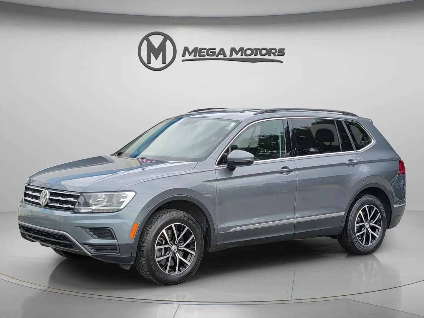 Used 2021 Volkswagen Tiguan SE FWD image 2