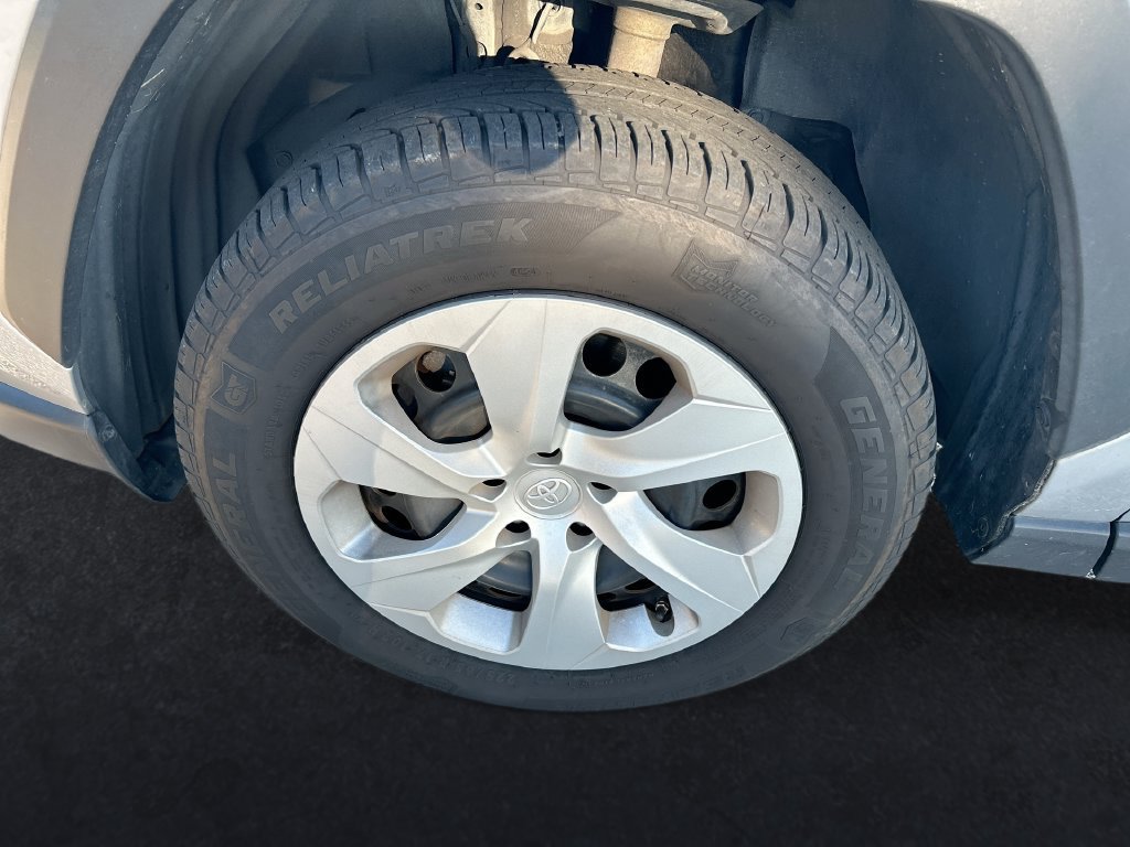 Used 2019 Toyota RAV4 LE FWD image 10