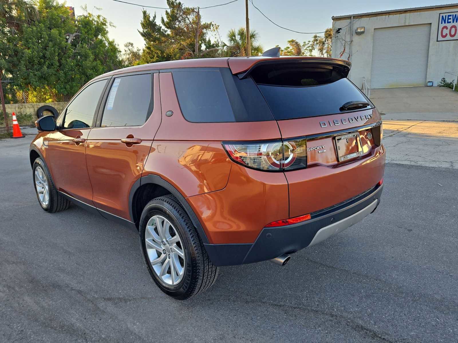Used 2018 Land Rover Discovery Sport HSE image 12