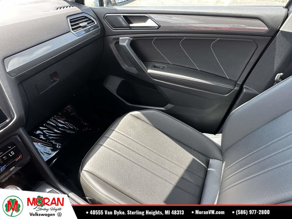 Certified 2024 Volkswagen Tiguan SE AWD/4WD image 31