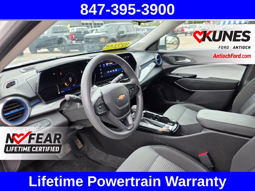 Used 2025 Chevrolet Trax LT FWD image 20