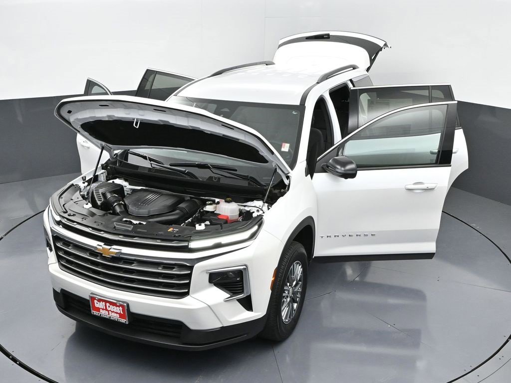 Used 2024 Chevrolet Traverse LT image 45