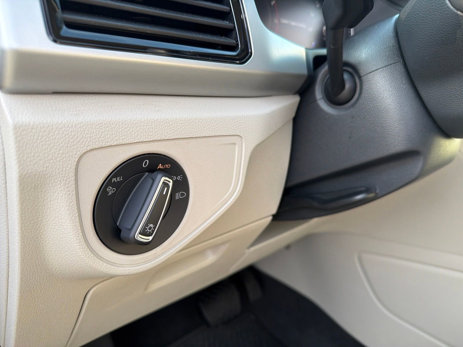 Used 2022 Volkswagen Atlas SE w/ Black Wheel Package image 12