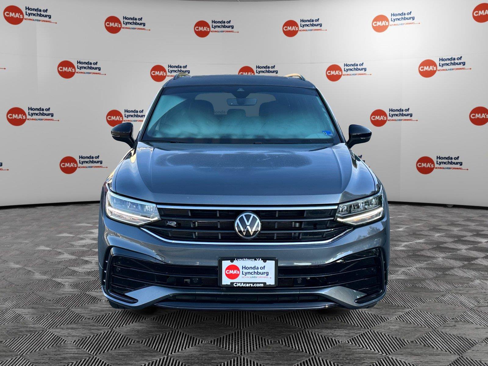 Used 2022 Volkswagen Tiguan SE R-Line AWD/4WD image 8