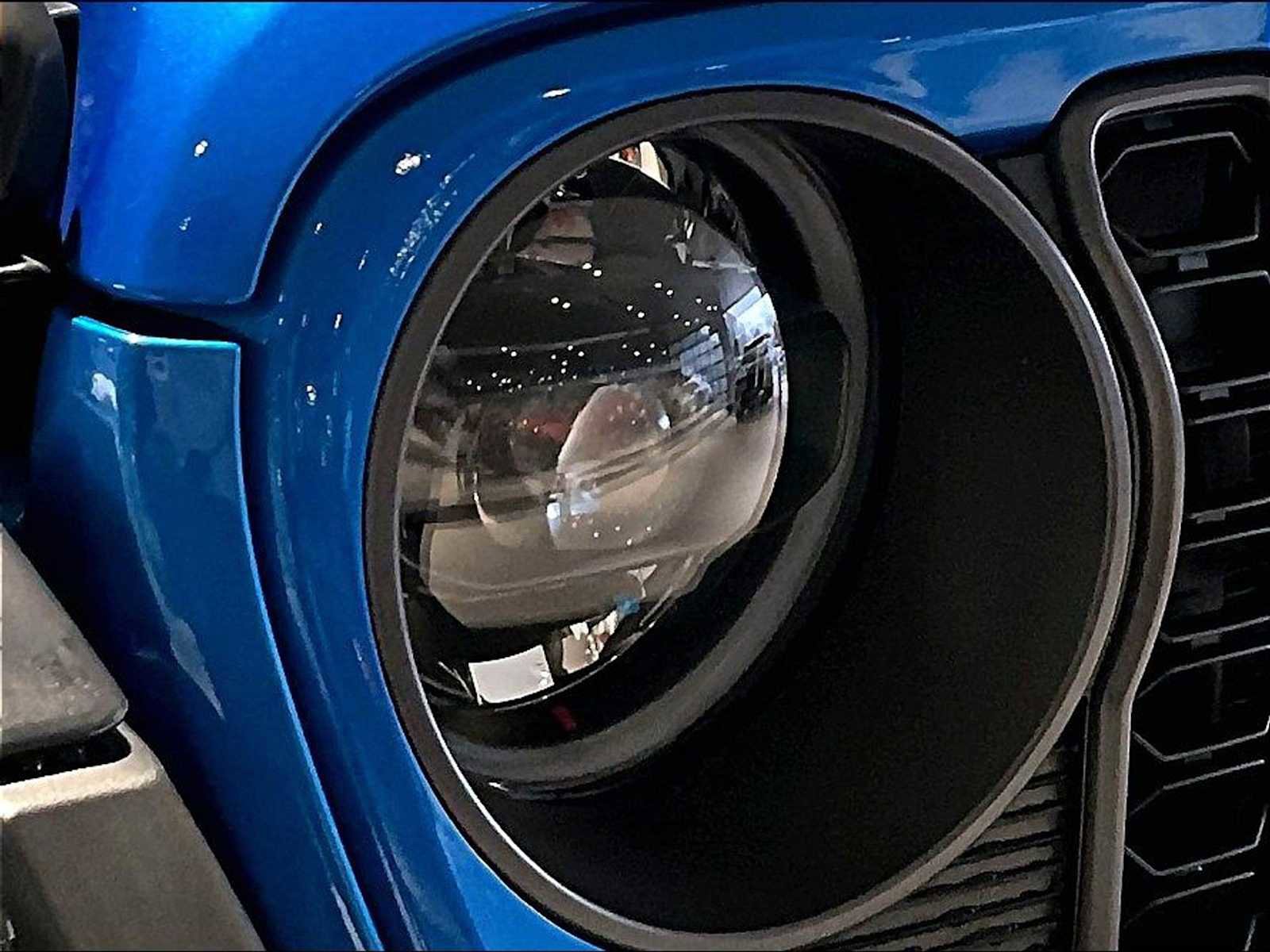 Used 2024 Jeep Wrangler Rubicon w/ Technology Group image 15