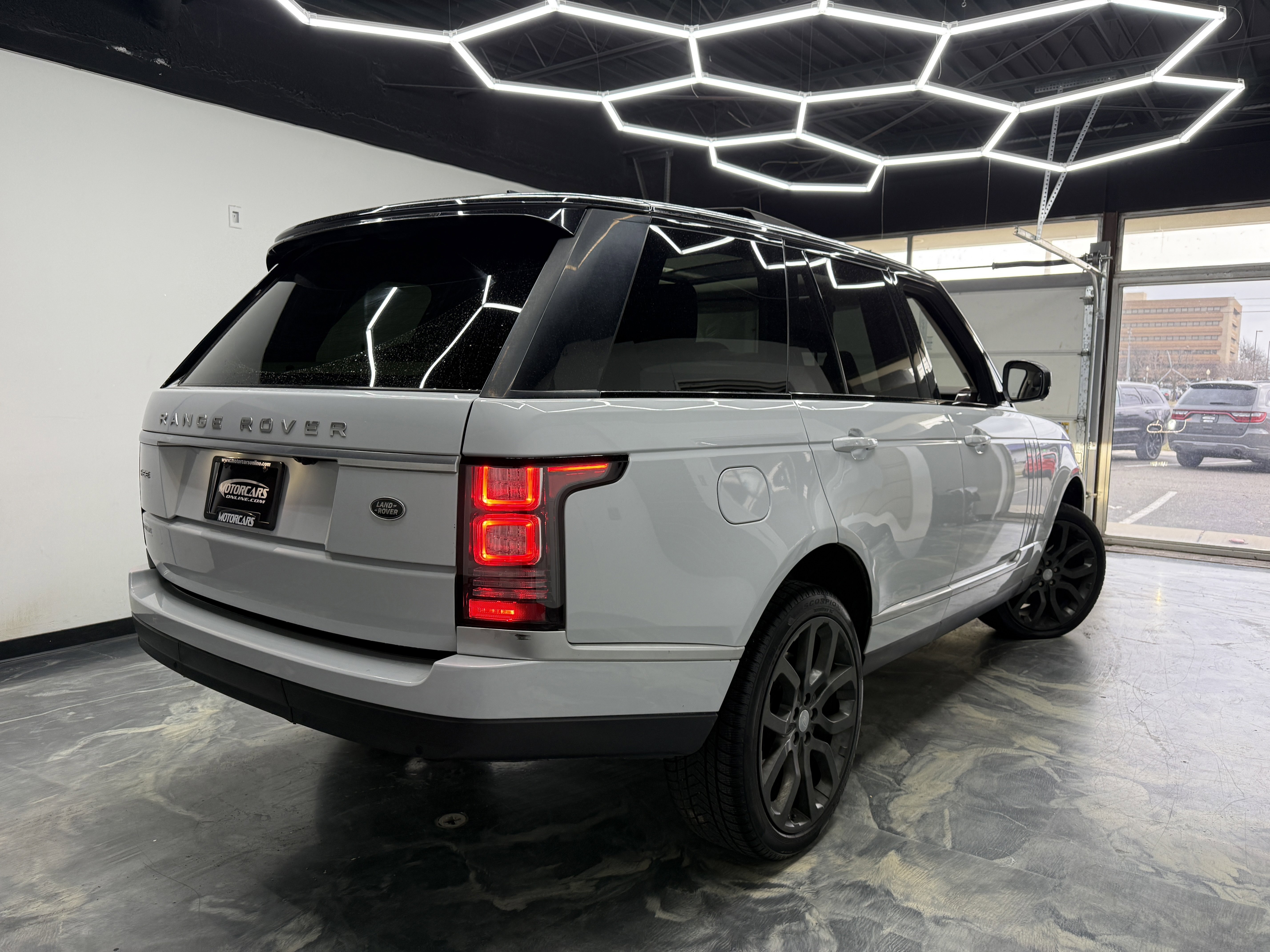 Used 2017 Land Rover Range Rover HSE image 5