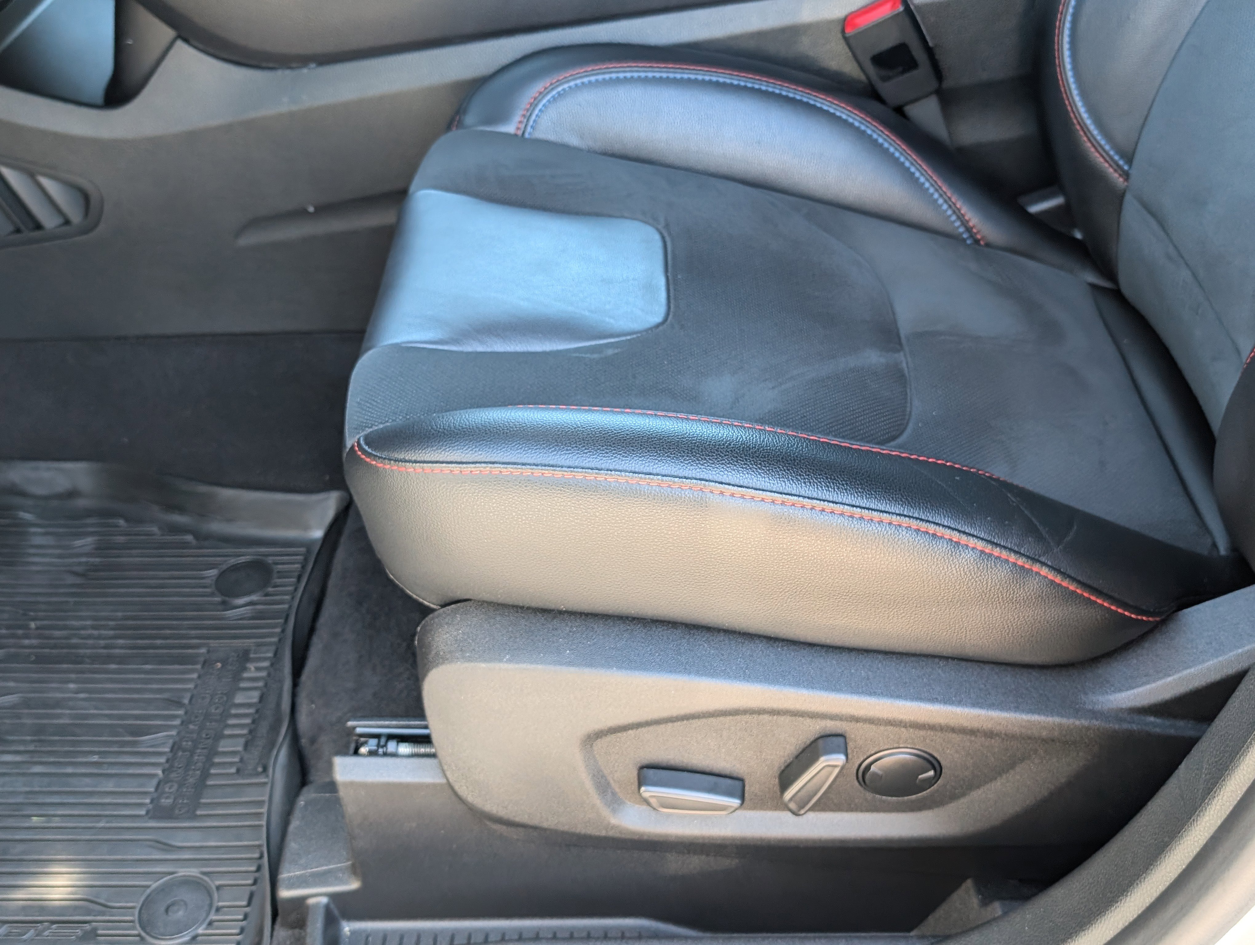 Used 2023 Ford Edge ST w/ Equipment Group 401A AWD/4WD image 11
