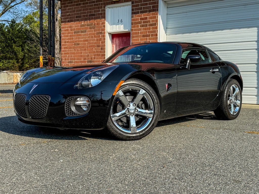 Used 2009 Pontiac Solstice GXP w/ Premium Package image 2