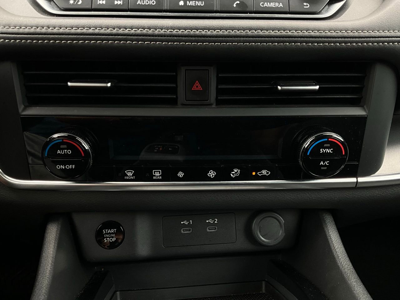 Used 2025 Nissan Rogue SV image 28