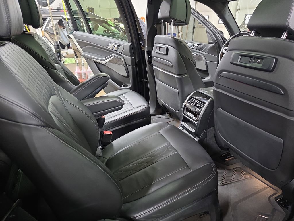 Used 2022 BMW X7 M50i w/ Dynamic Handling Package image 11