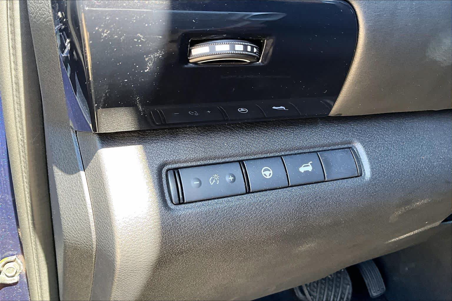 Used 2025 Nissan Pathfinder SV AWD/4WD image 31