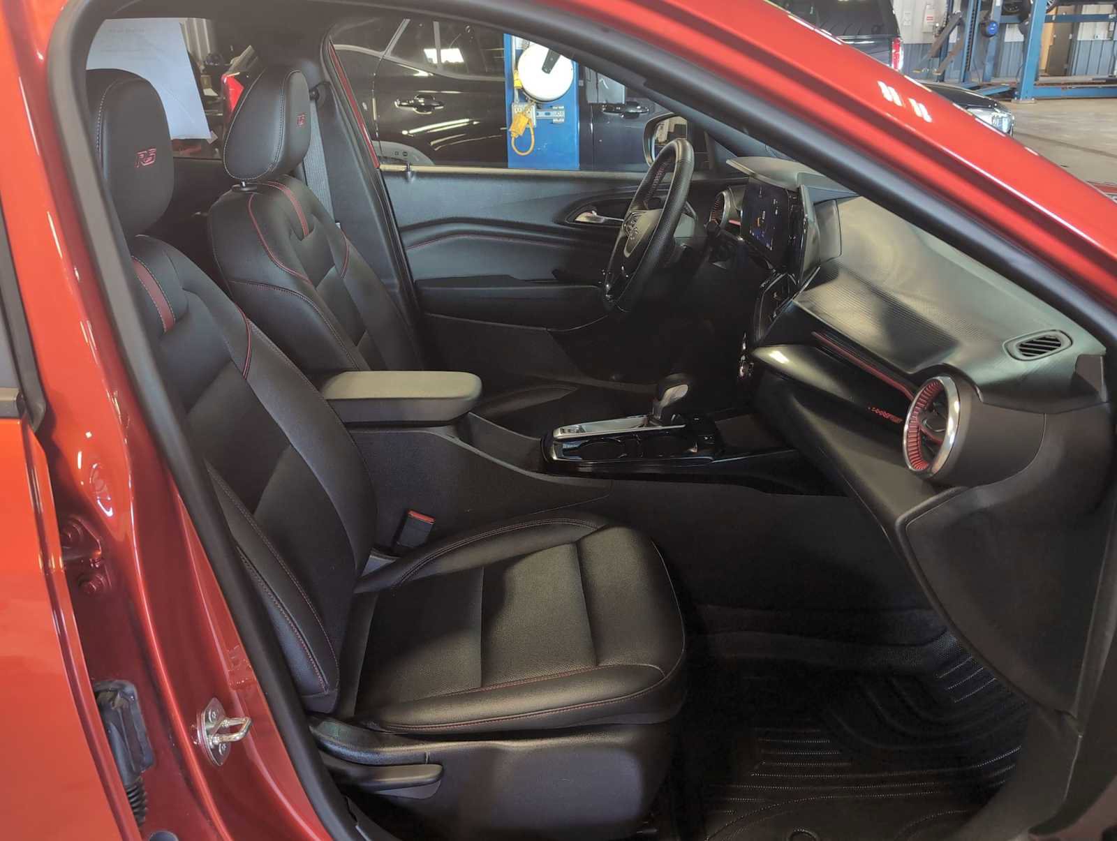 Used 2024 Chevrolet Trax RS w/ Driver Confidence Package image 25