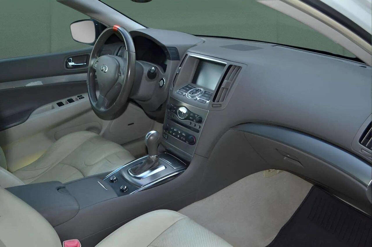 Used 2013 INFINITI G37 Journey w/ Premium Pkg image 28