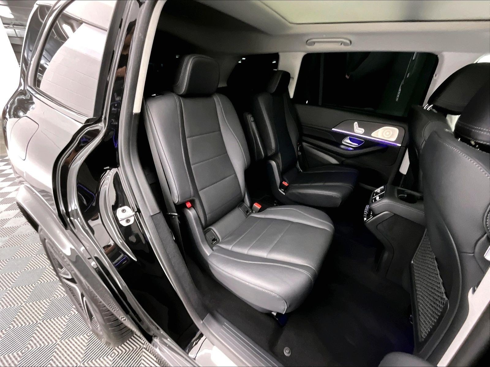 Certified 2024 Mercedes-Benz GLS 450 4MATIC image 17