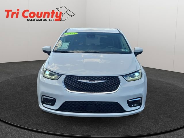 Used 2023 Chrysler Pacifica Touring-L FWD image 2