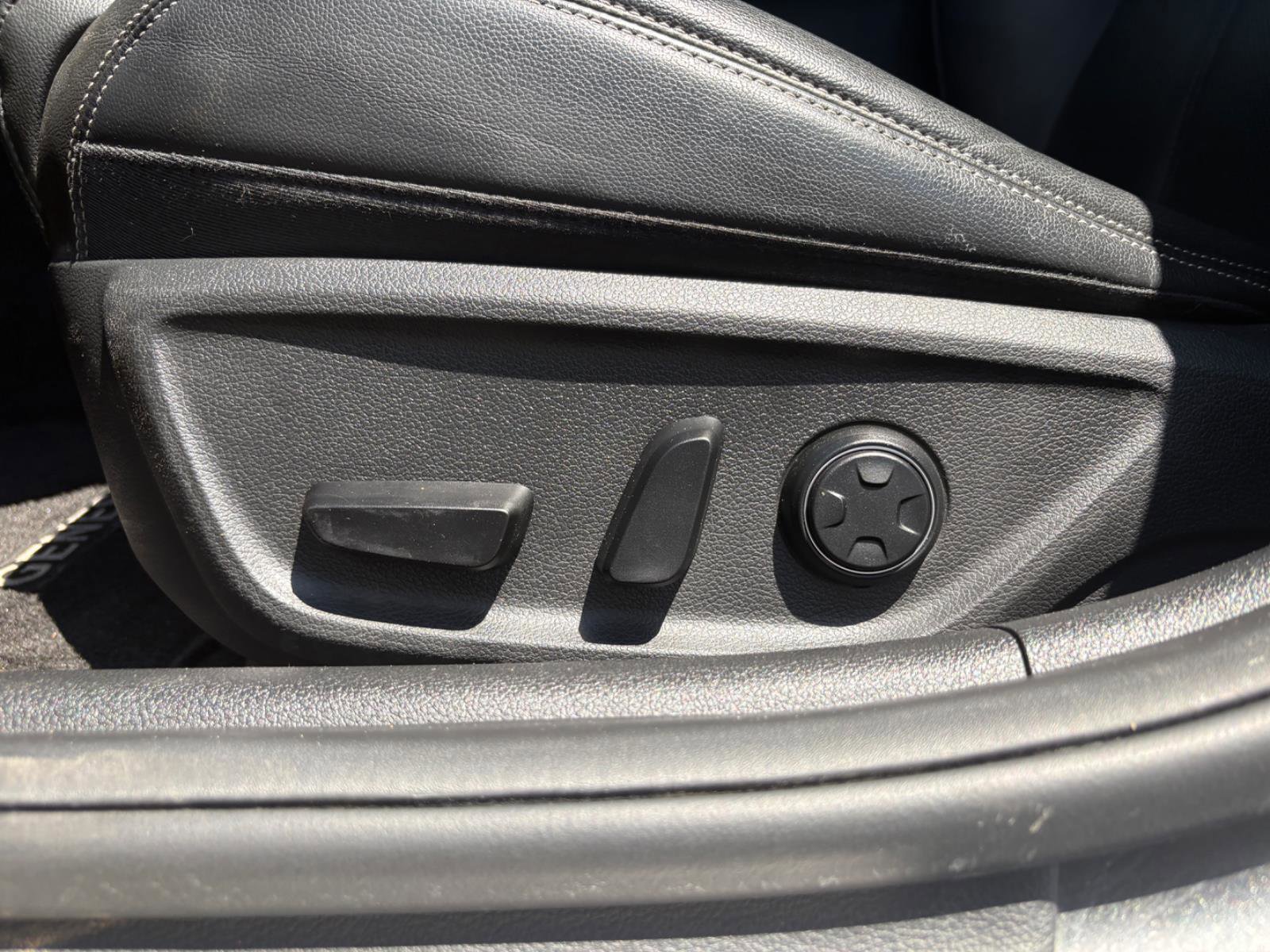 Used 2021 Genesis G70 2.0T image 26
