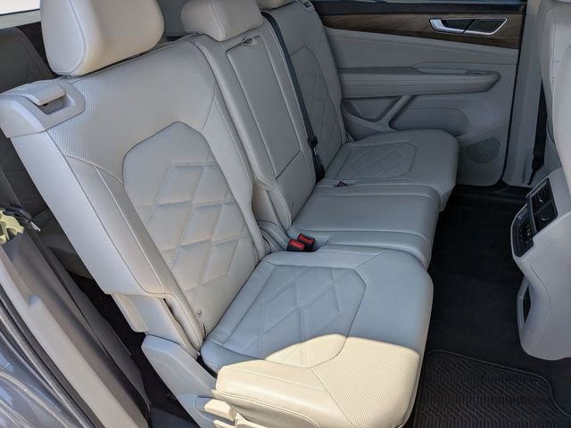 Used 2024 Volkswagen Atlas SE image 32