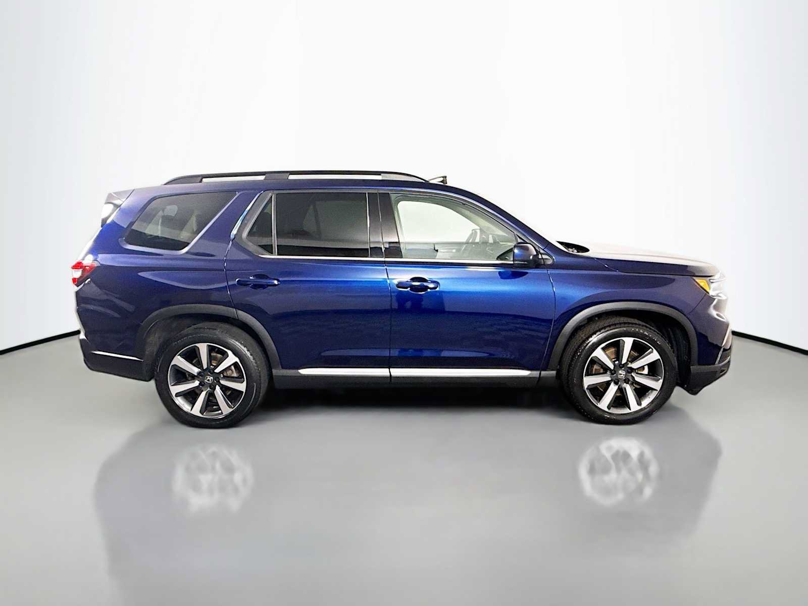 Certified 2024 Honda Pilot Touring image 8