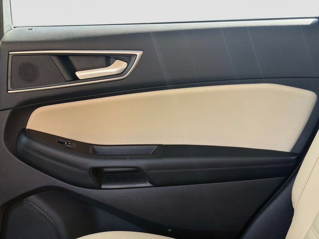 Used 2020 Ford Edge SEL w/ Convenience Package FWD image 16