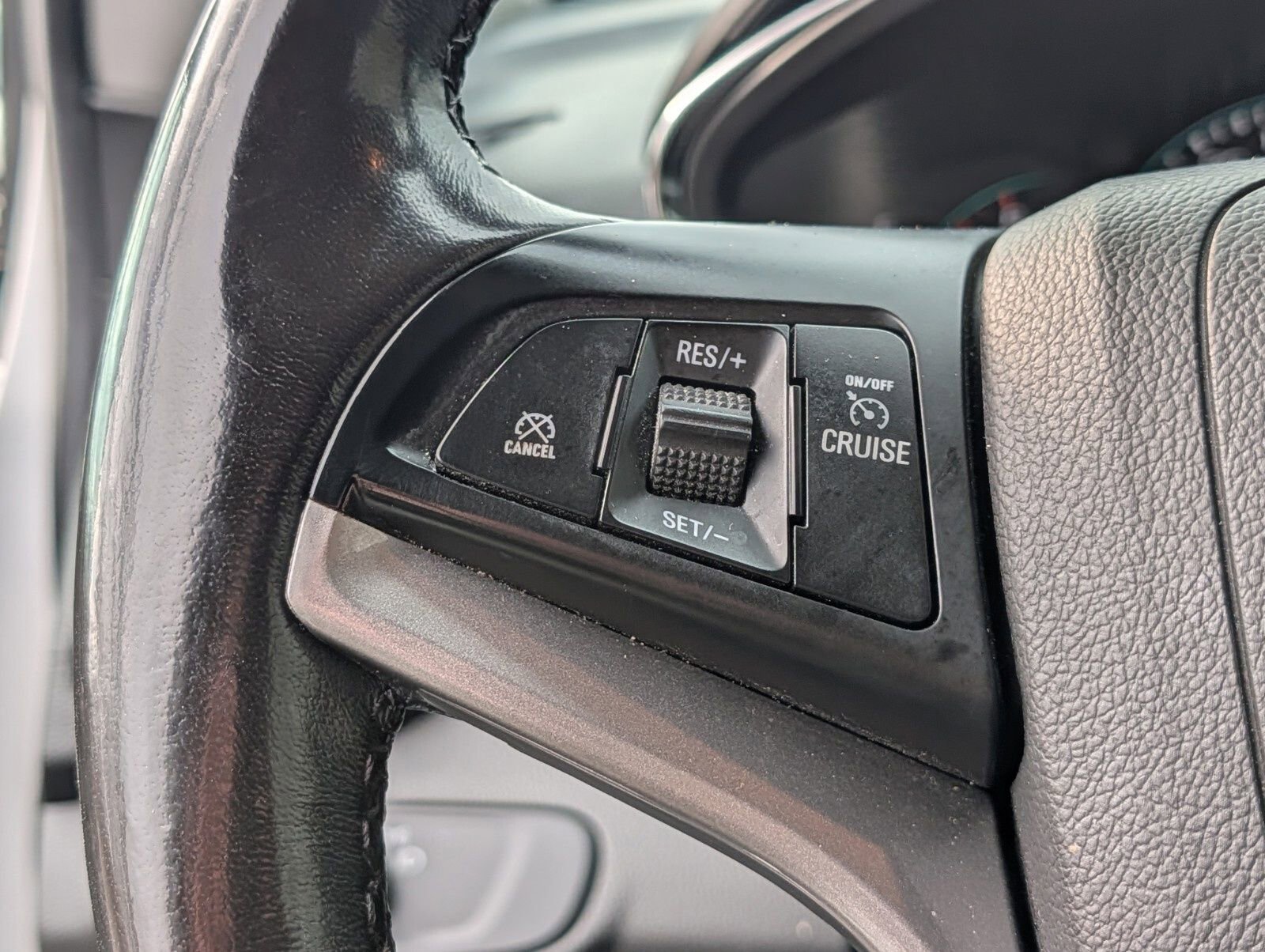 Used 2020 Chevrolet Trax LT w/ LT Convenience Package image 28