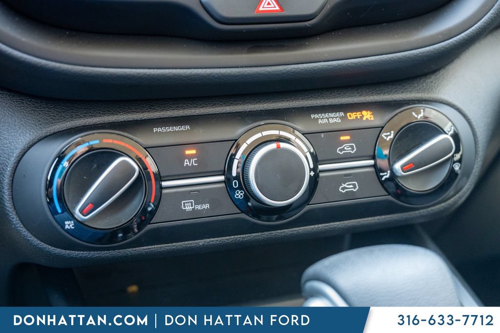 Used 2025 Kia Soul LX FWD image 11