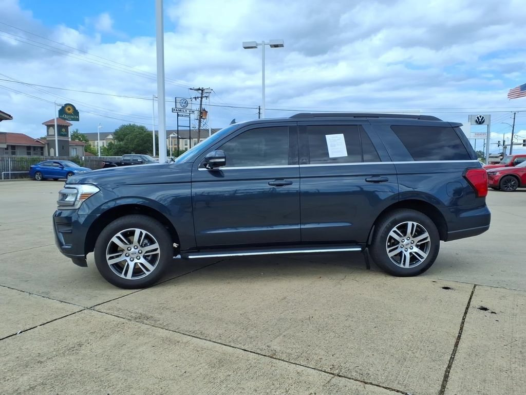 Used 2023 Ford Expedition XLT RWD image 2