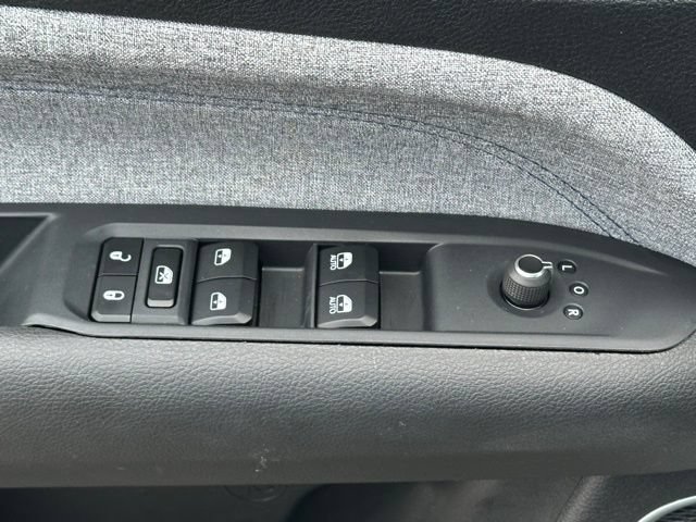 Used 2025 Jeep Compass Latitude AWD/4WD image 24