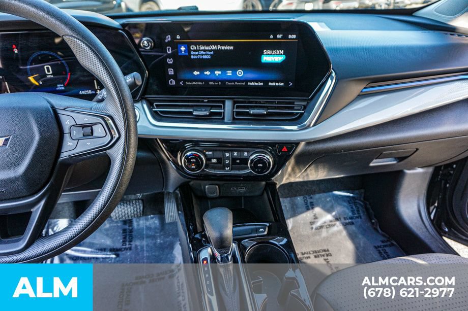Used 2025 Chevrolet Trax LT FWD image 37