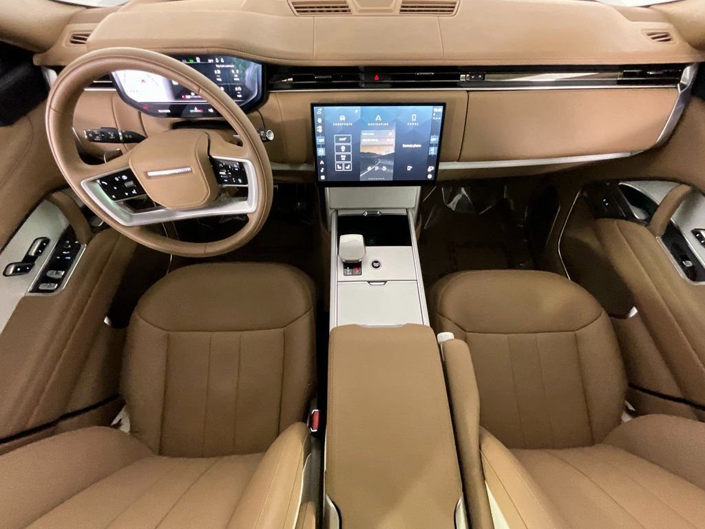 Used 2025 Land Rover Range Rover SV image 14