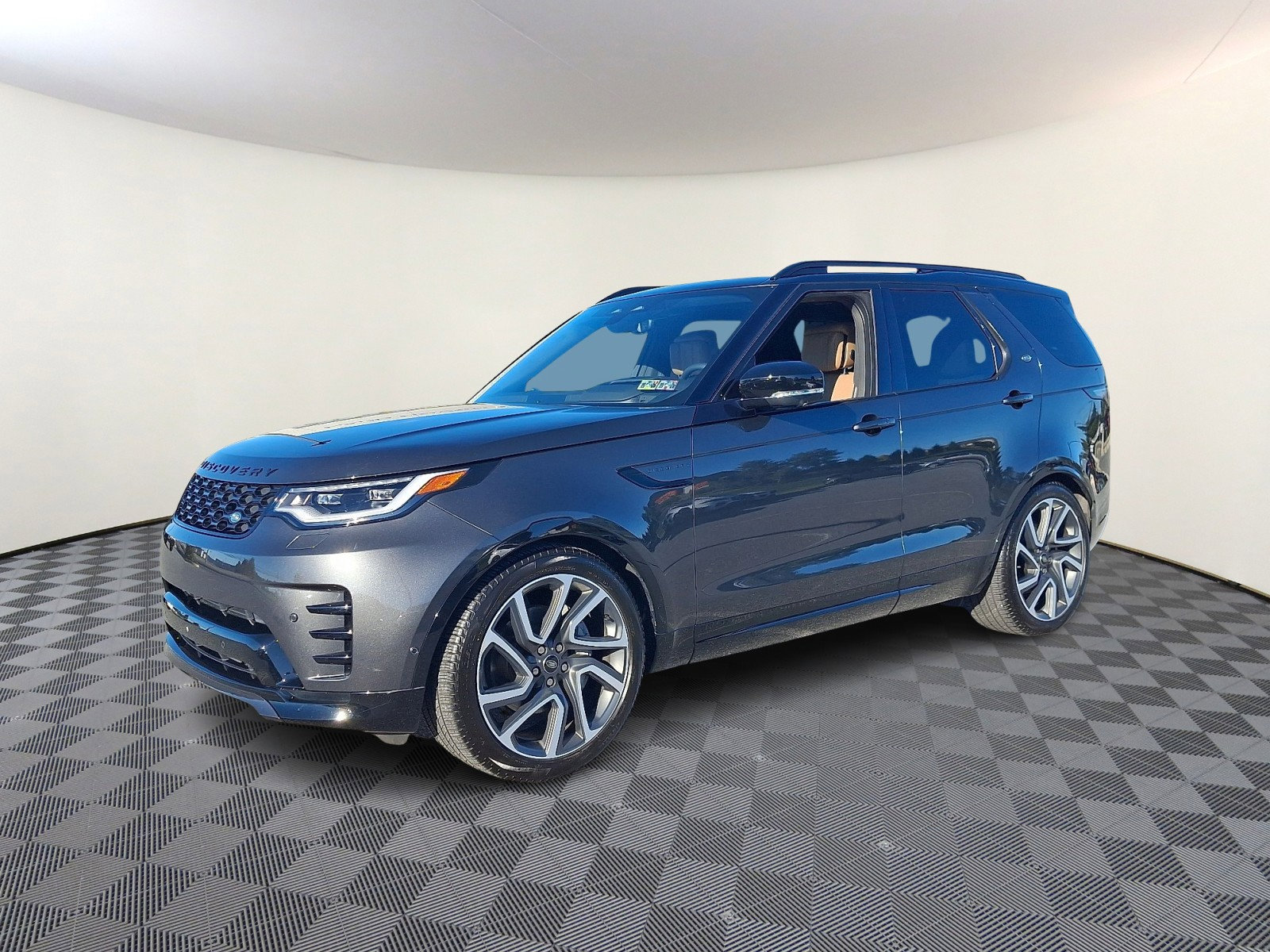 Used 2024 Land Rover Discovery Dynamic SE