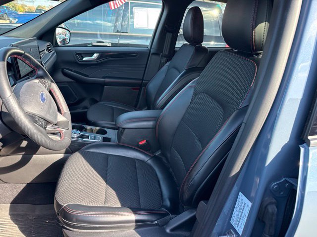 Used 2024 Ford Escape ST-Line w/ Tech Pack #1 AWD/4WD image 9