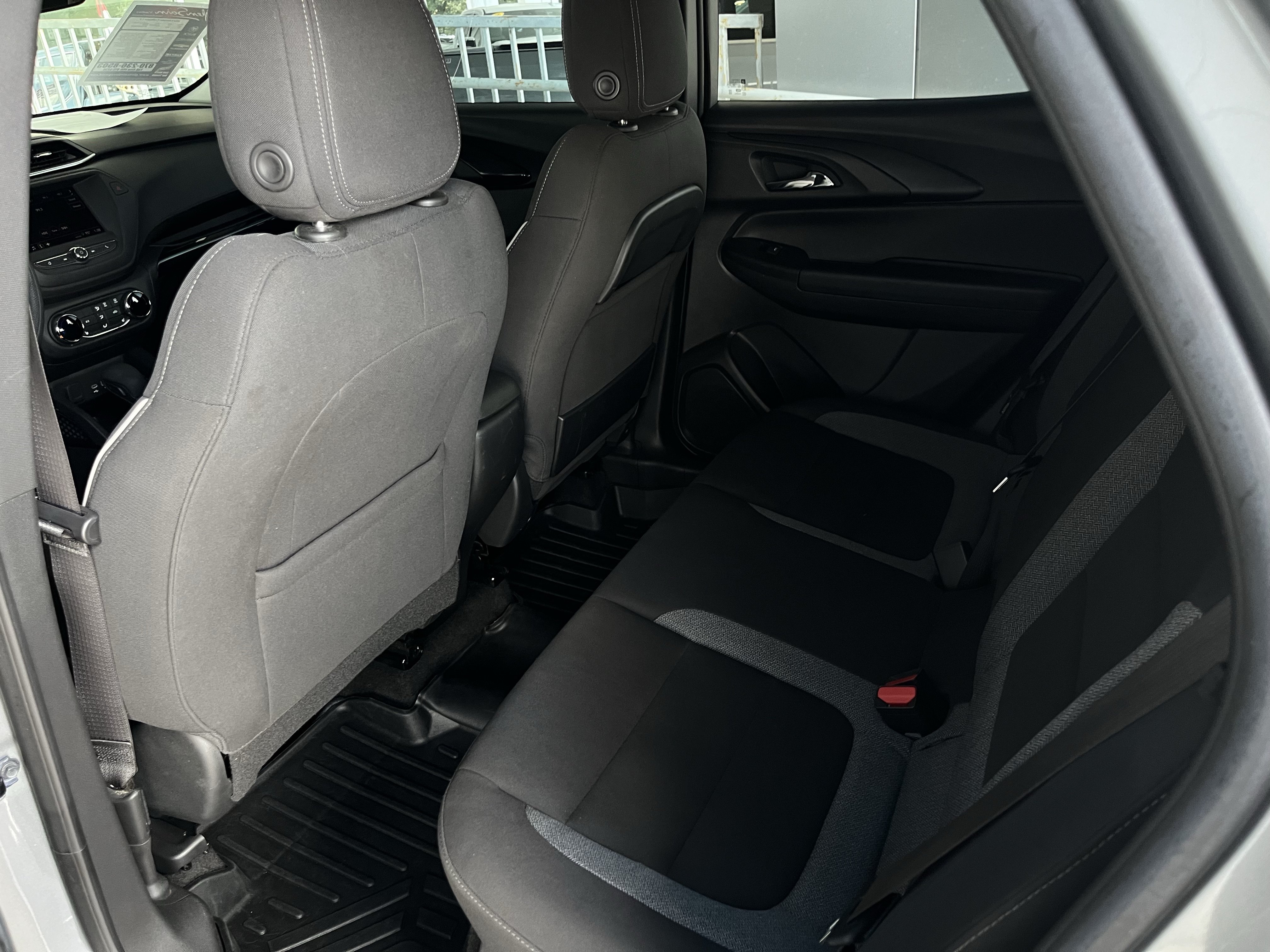Used 2023 Chevrolet TrailBlazer LT FWD image 3