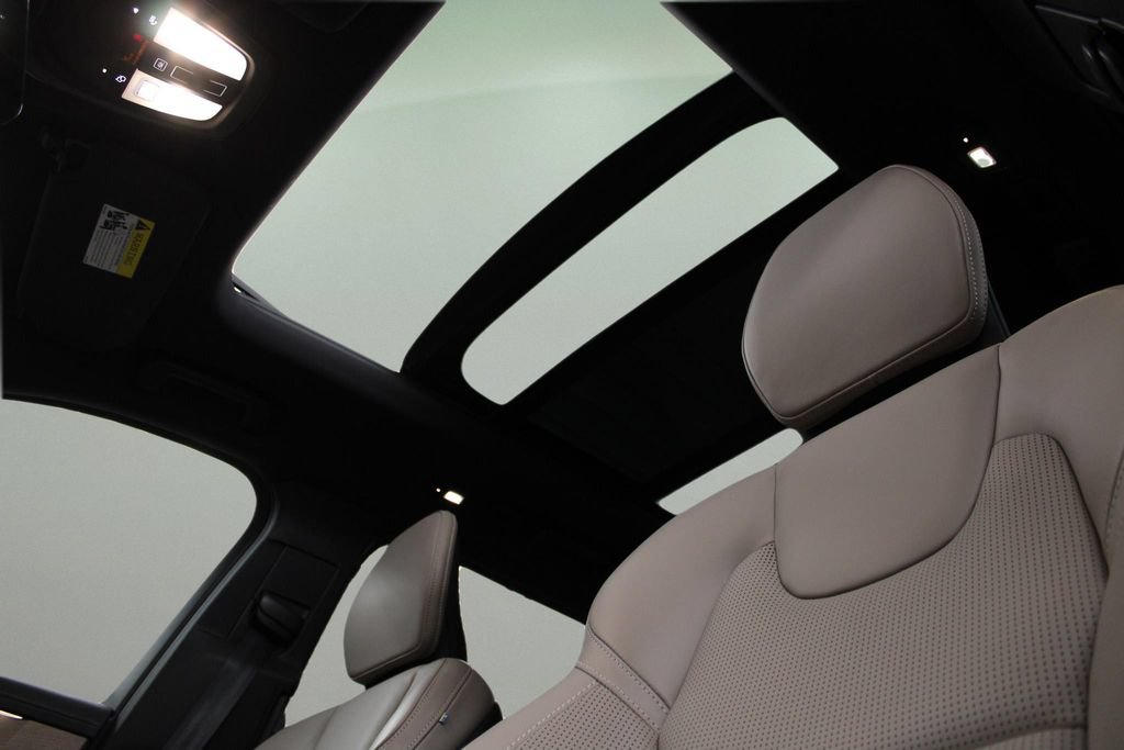 Certified 2025 Volvo XC90 B5 Ultra AWD/4WD image 42