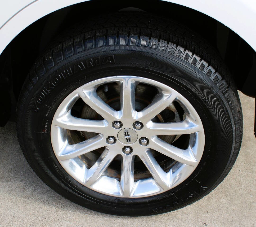 Used 2014 Lincoln MKX FWD w/ Equipment Group 101A image 13